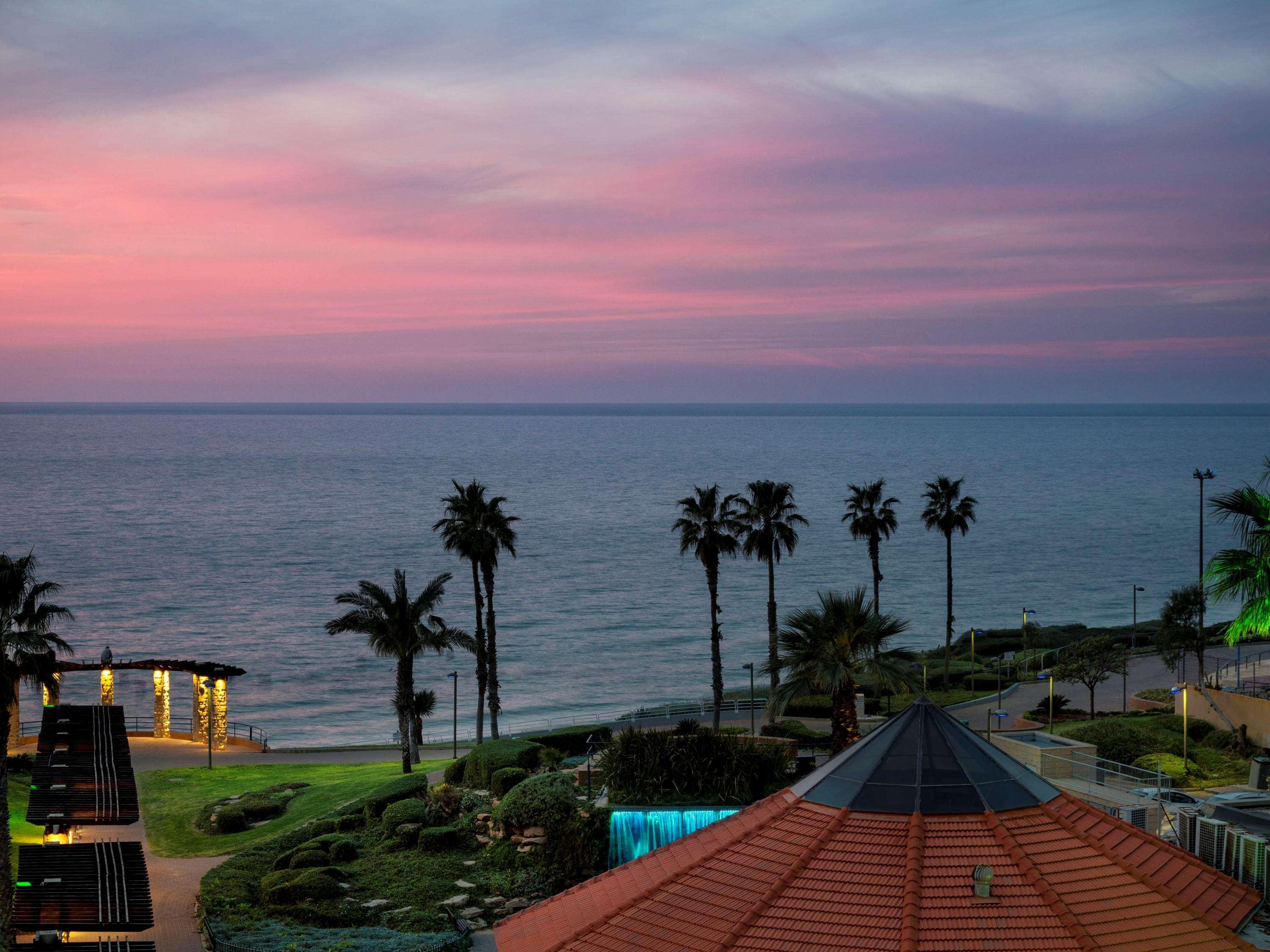 David Tower Hotel Netanya By Prima Hotels - 16 Years Plus Εξωτερικό φωτογραφία Sunset at the beach